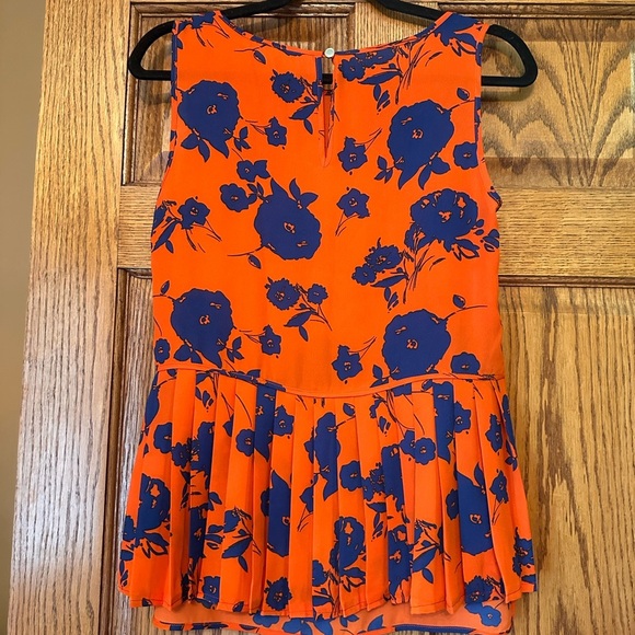 Stunning sleeveless floral top - Picture 2 of 6